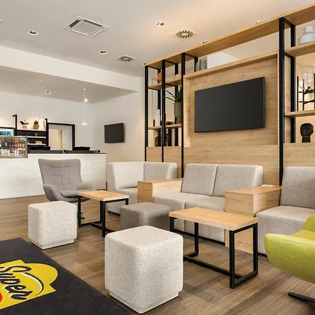 Super 8 By Wyndham Hotel