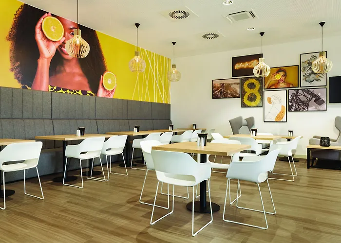 酒店 Super 8 By Wyndham 3*