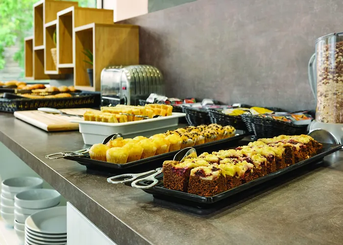 Super 8 By Wyndham Hotel Coblence